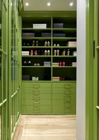 Г-образная гардеробная комната в зеленом цвете Липецк